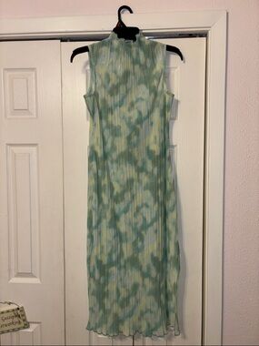 Sleeveless Mint Tie-Dye Midi Dress with High Neck